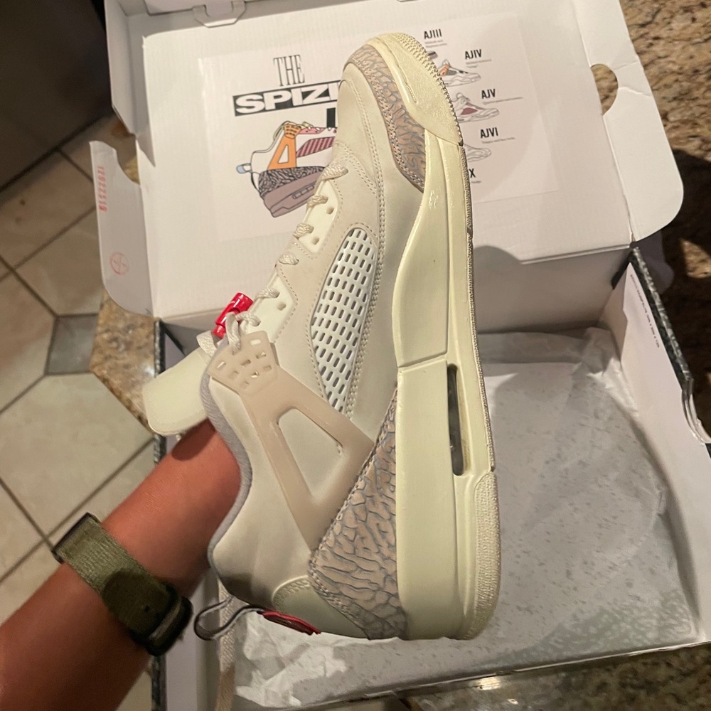 Size 12 men’s Jordan 
Jordan 4 spizike low